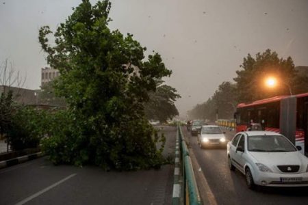 مرگ یک نفر در اثر طوفان‌ در ورامین