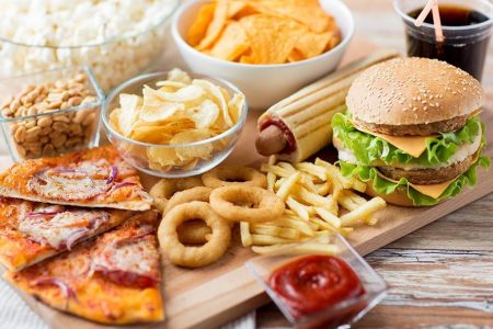 این ۶ عادت غلط غذایی به چهره شما آسیب می‌زند!