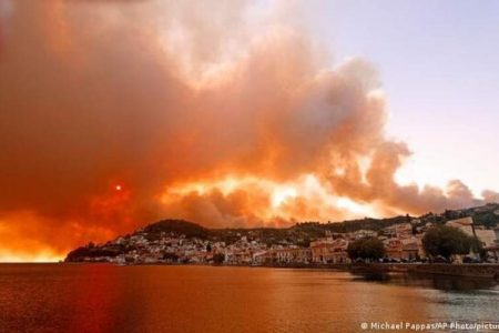 جنگل‌سوزی‌ها در آتن و آنتالیا ادامه دارد