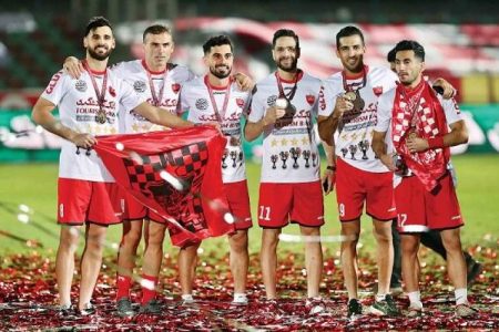 ۴ سرخپوش با پرسپولیس تمدید می کنند