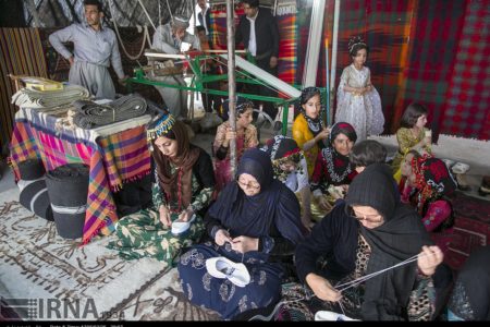 حمایت از صندوق‌ خُرد زنان روستایی از اولویت‌های صندوق کارآفرینی امید کرمانشاه است