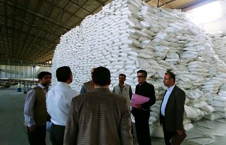 کشف بیش از ۸ تن شکر احتکار شده در شهرستان پارسیان استان هرمزگان