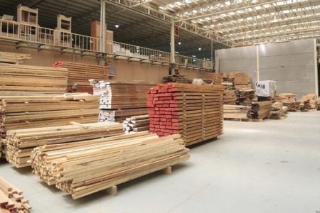 راه اندازی کارگاه محصولات چوبی با حمایت بنیاد برکت در شوشتر