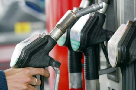 اداره استاندارد ۲ نازل عرضه سوخت مایع بنزین را در کرمانشاه پلمب کرد