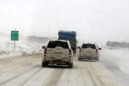 برف و باران در جاده‌های ۲۰ استان کشور