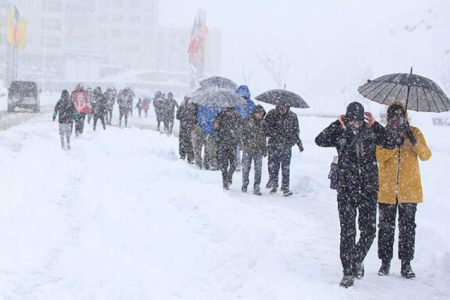 شدت گرفتن بارش برف و باران ۱۳ استان کشور