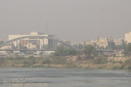 تنفس هوای ناسالم برای گروه‌های حساس در دو شهر خوزستان