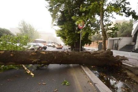 مصدومیت ۵۳ نفر در حوادث جوی روز گذشته