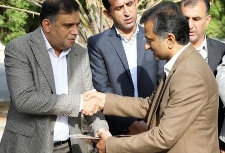 از فرهنگیان خانواده شهید تجلیل شد