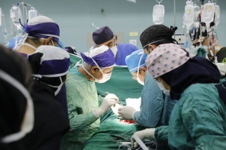 مرحله اولیه جراحی جداسازی دوقلوهای به هم چسبیده اهوازی به همت پزشکان دانشگاه علوم پزشکی شیراز انجام شد