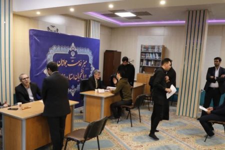 برپایی یازدهمین میز خدمت در ساختمان مرکزی دانشگاه علوم پزشکی شیراز