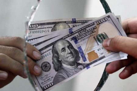 خضریان: با ورود رئیس‌جمهور توزیع ارز مسافرتی متوقف می‌شود