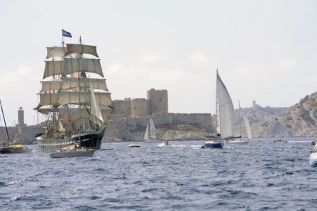 سفر مشعل المپیک از یونان به فرانسه با کشتی قدیمی+ عکس