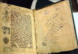 اهداء هزار و ۳۰۰ نسخه خطی و سنگی به کتابخانه آستان قدس رضوی