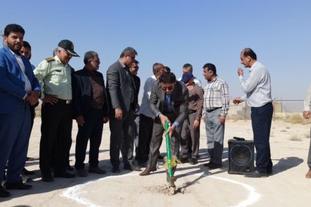 زمین چمن مصنوعی فوتبال شهر وراوی کلنگ زنی شد