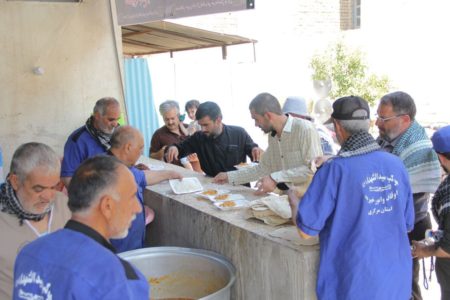 تداوم خدمت‌رسانی موکب های آستان مقدس امامزادگان استان مرکزی به‌ زائران اربعین حسینی