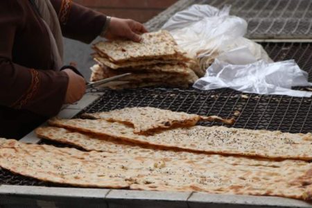 کسر ۲۵ درصد از کل سهمیه آرد اردستان به دلیل تخلفات نانوایی‌ها 