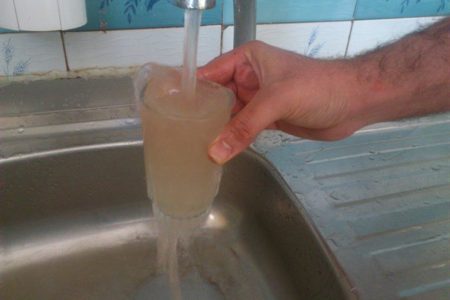 کدر شدن آب شرب در خوزستان به علت بارندگی