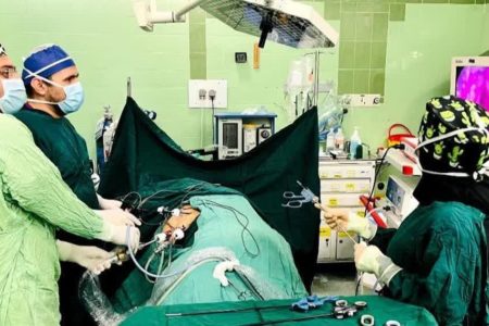 انجام عمل جراحی کلیه «لاپاراسکوپی نفرکتومی» برای نخستین بار در شهرستان فیروزآباد