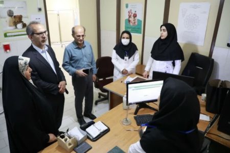 بازدید رئیس دانشگاه علوم پزشکی شیراز از مرکز خدمات جامع سلامت شهری روستایی شهر میمند