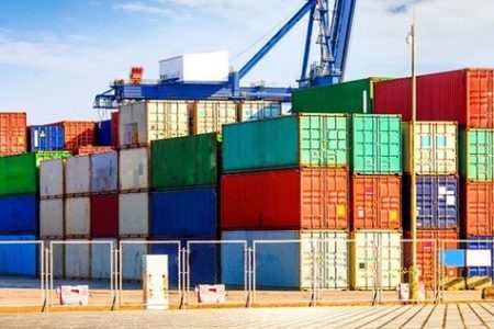 صادرات و صادرات مجدد بیش از ۱۰۴ میلیون دلاری در قشم/ روند تراز تجاری مثبت قشم ادامه دارد