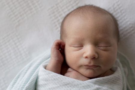 مراقبت های ۶تا ۱۲ ساعت نخست تولد نوزاد، به نقل از مدیرگروه مامائی دانشگاه علوم پزشکی شیراز