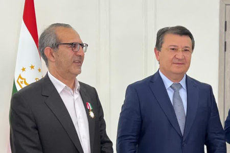اعطای نشان ملی کشور تاجیکستان به رئیس دانشگاه علوم پزشکی شیراز و هیات همراه