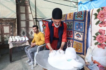 برگزاری ورکشاب صنایع‌دستی در حاشیه دومین جشنواره انار ایج و رود بال استهبان/ غرفه‌های صنایع‌دستی زینت‌بخش دومین جشنواره یاقوت سرخ-انارایج شد