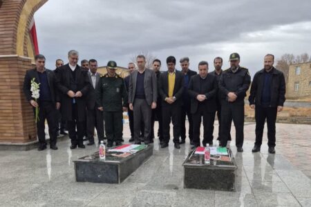 ادای احترام رییس سازمان ثبت اسناد کشور به مقام شامخ شهدا در شهرستان فراهان   