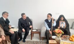 مادران شهدا اسوه صبر و استقامت هستند