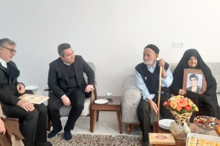 مادران شهدا اسوه صبر و استقامت هستند