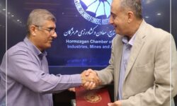 طی مراسمی و با حکم رئیس اتاق بازرگانی هرمزگان دکتر مهدی ترابی به عنوان دبیرکل اتاق بازرگانی هرمزگان معارفه شد