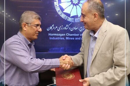 طی مراسمی و با حکم رئیس اتاق بازرگانی هرمزگان دکتر مهدی ترابی به عنوان دبیرکل اتاق بازرگانی هرمزگان معارفه شد