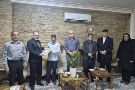 تجلیل از ایثارگران؛ دیدار مدیر منطقه ۶ عملیات انتقال گاز با آزاده سرافراز، آقای اسحق طاهری در سالروز بازگشت آزادگان
