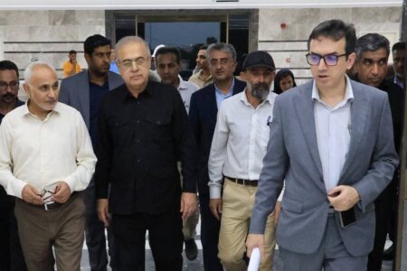 استاندار هرمزگان بر رفع موانع، تأمین تجهیزات و آماده‌سازی همزمان بیمارستان برای بهره‌برداری تأکید کرد
